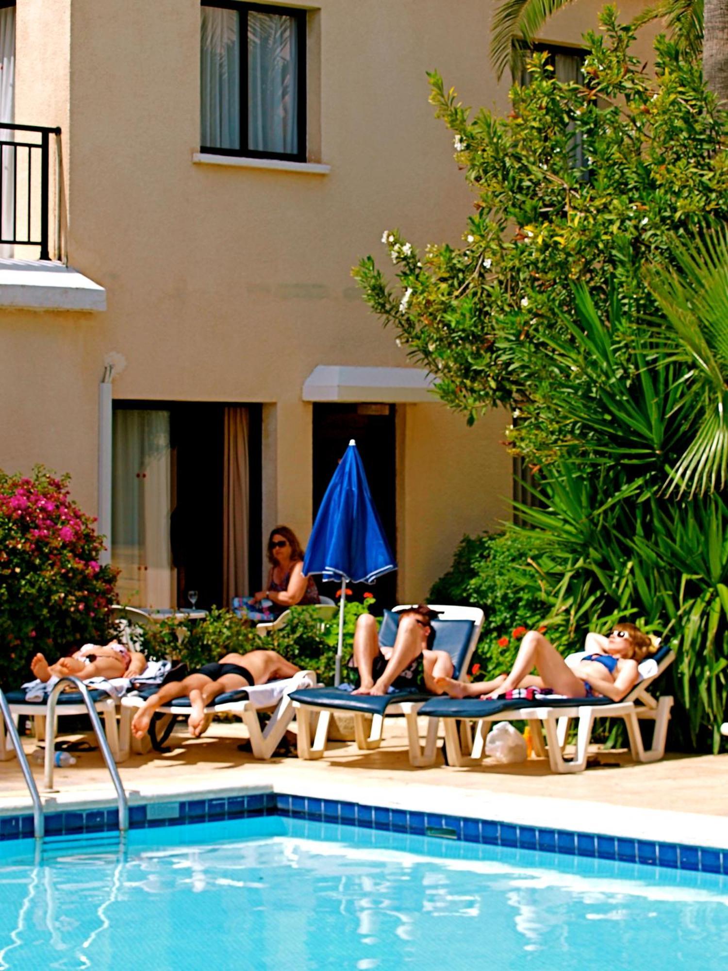 Hilltop Gardens Hotel Apartments Paphos Exterior photo