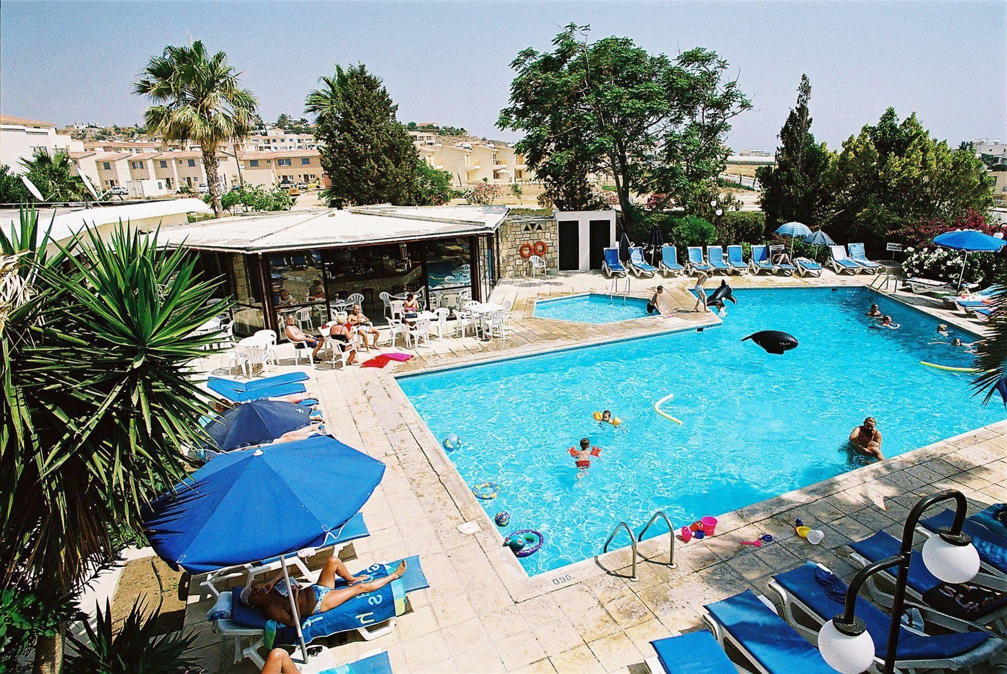 Hilltop Gardens Hotel Apartments Paphos Exterior photo